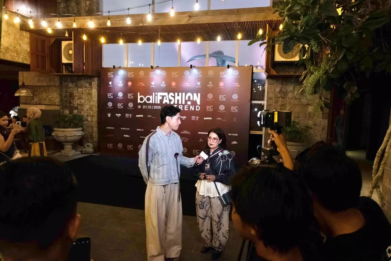 Persembahan Debz dengan koleksi NusaZen di Bali Fashion Trend 2025 Persembahan Debz dengan koleksi NusaZen di Bali Fashion Trend 2025
