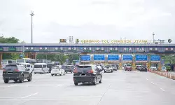 Tol Japek berlakukan arus berlawanan Kamis pagi Tol Japek berlakukan arus berlawanan Kamis pagi