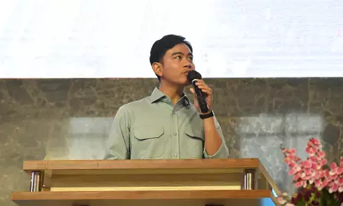 Ucapkan Selamat Natal, Wapres Gibran ajak doakan korban bencana Sumatera Ucapkan Selamat Natal, Wapres Gibran ajak doakan korban bencana Sumatera