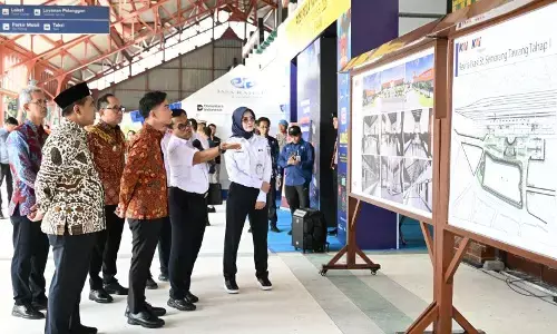 Gibran tinjau Stasiun Tawang saat Natal