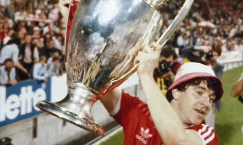 Legenda Nottingham Forest John Robertson meninggal dunia