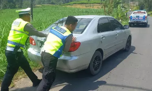 Libur Natal banyak kendaraan mogok di jalur wisata Lereng Gunung Muria