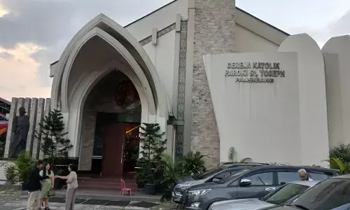 Gereja Santo Yoseph Palembang gelar Misa dan berlangsung khidmat