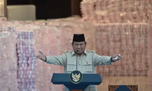 Memahami spektakel penyelamatan uang negara