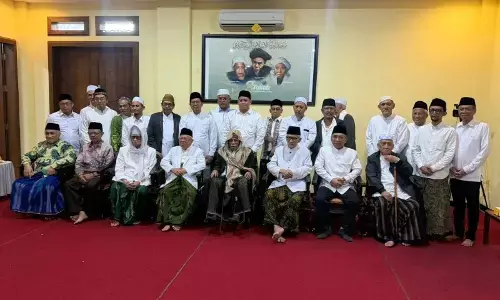 Keputusan rapat Syuriyah–Mustasyar PBNU bersifat final dan mengikat Keputusan rapat Syuriyah–Mustasyar PBNU bersifat final dan mengikat