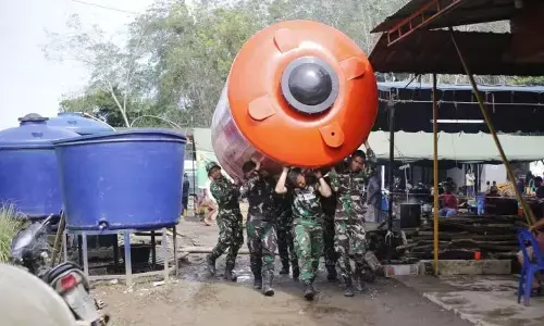 TNI dan Unhan pasang alat penjernih air untuk korban bencana Sumut