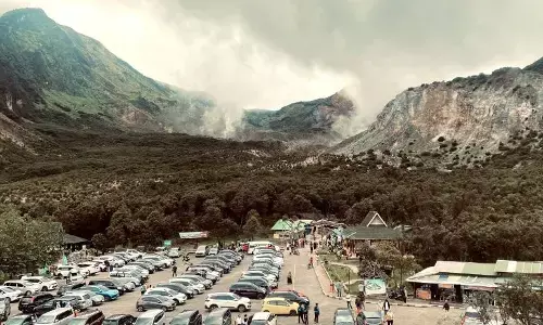 Ribuan wisatawan kunjungi Gunung Papandayan di Garut
