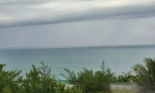 Petugas disiagakan di pantai selatan Cianjur saat libur panjang