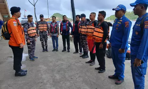 Menpar koordinasi pencarian 4 WN Spanyol usai kapal Putri Sakina tenggelam Menpar koordinasi pencarian 4 WN Spanyol usai kapal Putri Sakina tenggelam