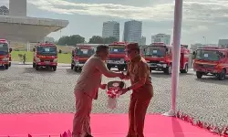 Pramono hibahkan 14 unit mobil pemadam untuk beberapa daerah