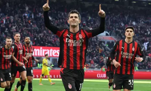 AC Milan naik ke puncak klasemen usai menang telak 3-0