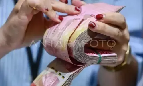 Rupiah Senin pagi dibuka melemah ke Rp16.772 per dolar AS Rupiah Senin pagi dibuka melemah ke Rp16.772 per dolar AS