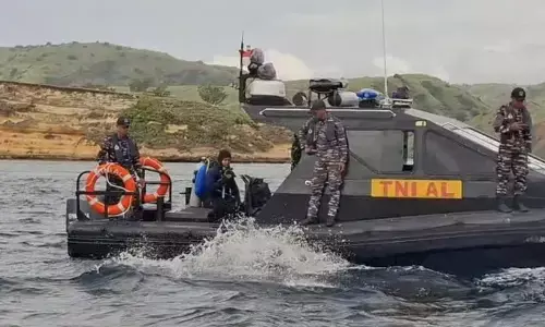 TNI AL kerahkan alutsista cari korban kapal tenggelam di Labuan Bajo TNI AL kerahkan alutsista cari korban kapal tenggelam di Labuan Bajo