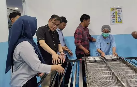 Budiman Sudjatmiko: SPPG Semanggi 2 Surakarta sangat modern, gunakan ultraviolet untuk mensterilkan makanan Budiman Sudjatmiko: SPPG Semanggi 2 Surakarta sangat modern, gunakan ultraviolet untuk mensterilkan makanan