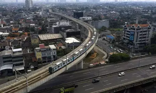 Transportasi publik Jakarta: antara ekspansi layanan dan integrasi Transportasi publik Jakarta: antara ekspansi layanan dan integrasi