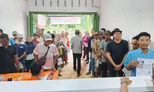 Seribuan warga Secanggang terima BLTS Kesra