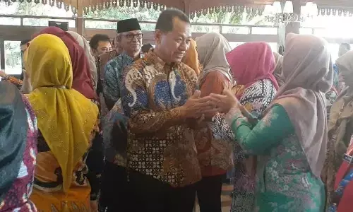 Lantik 87 kepsek SD dan SMP, Bupati Kudus : Akan buat aplikasi pemantauan anak di sekolah Lantik 87 kepsek SD dan SMP, Bupati Kudus : Akan buat aplikasi pemantauan anak di sekolah