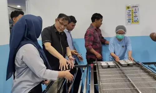 Budiman Sudjatmiko: SPPG Semanggi 2 Surakarta sangat modern, gunakan ultraviolet untuk mensterilkan makanan