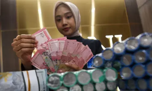 Rupiah Rabu pagi dibuka menguat ke level Rp16.737 per dolar AS