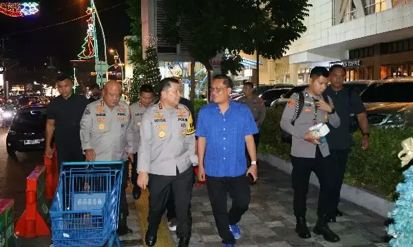 Kapolda Sulut didampingi PJU sambangi Pos Pam Nataru di Kota Manado