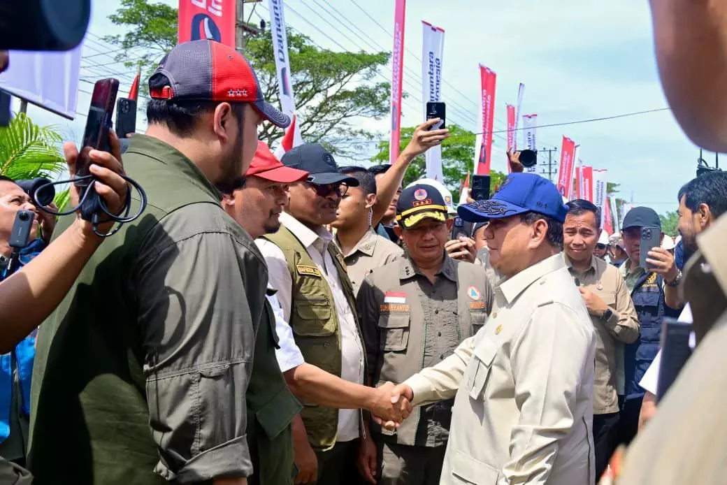 Prabowo tinjau Huntara Danantara di Aceh Tamiang, 600 unit diserahkan 8 Januari
