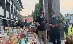 Barang ilegal dan 244 ekor ayam Filipina disita TNI AL-Bea Cukai Barang ilegal dan 244 ekor ayam Filipina disita TNI AL-Bea Cukai