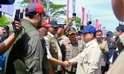 Prabowo tinjau Huntara Danantara di Aceh Tamiang, 600 unit diserahkan 8 Januari