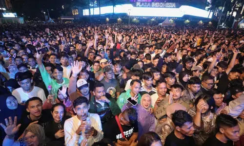 Sarat empati solidaritas, masyarakat apresiasi perayaan tahun baru di Bundaran HI