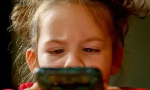 Prancis kaji RUU pembatasan medsos bagi anak usia di bawah 15 tahun