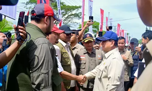 Prabowo tinjau Huntara Danantara di Aceh Tamiang, 600 unit diserahkan 8 Januari
