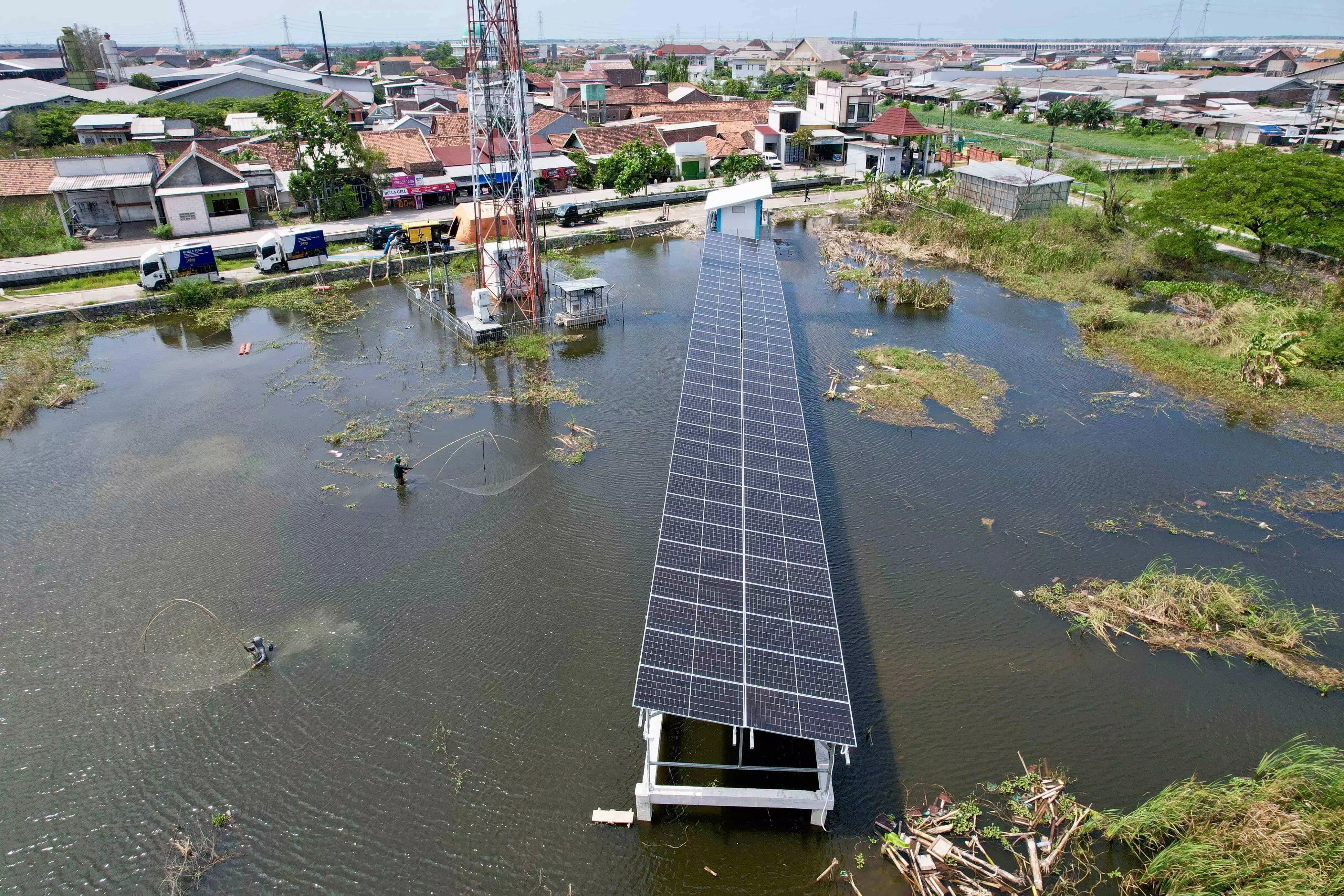 Ketika surya jadi tenaga, picu harapan baru di tengah rob Ketika surya jadi tenaga, picu harapan baru di tengah rob