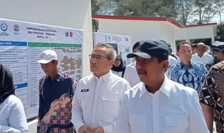 Menteri Trenggono tinjau progres pembangunan Kampung Nelayan di Bantul Menteri Trenggono tinjau progres pembangunan Kampung Nelayan di Bantul