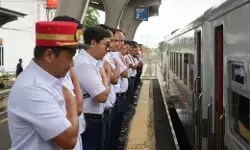 Hari pertama operasional, tempat duduk KA Lembah Anai nyaris terjual habis