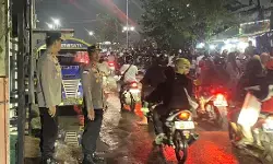 Ribuan warga padati Alun-alun Kota Tegal, perayaan tahun baru berlangsung tertib