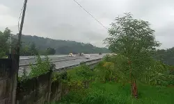 Mobil pribadi terguling tabrak pembatas jalan ruas Tol Susukan