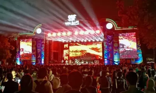 Pemkot Jaktim angkut 12 ton sampah saat perayaan Tahun Baru