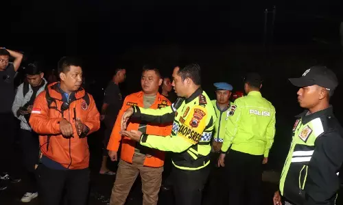 Kapolres Tegal bersama Bupati Tegal pimpin penanganan luapan air di Underpass Pesurupan Kapolres Tegal bersama Bupati Tegal pimpin penanganan luapan air di Underpass Pesurupan