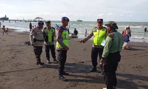 Kunjungan wisatawan meningkat, polisi tingkatkan pengamanan di Pantai Alam Indah Kunjungan wisatawan meningkat, polisi tingkatkan pengamanan di Pantai Alam Indah