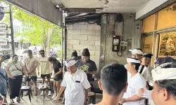 Gubernur Bali traktir warga di UMKM saat Hari Tumpek Krulut