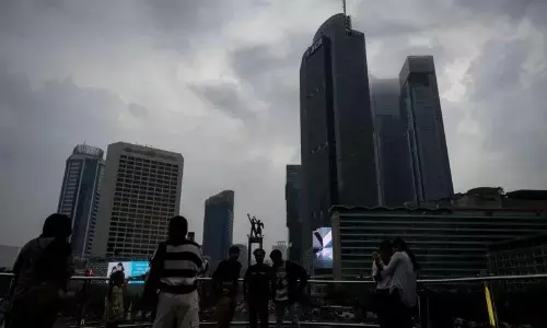 Awan tebal diprakirakan tutupi Jakarta sejak Minggu pagi hingga siang Awan tebal diprakirakan tutupi Jakarta sejak Minggu pagi hingga siang