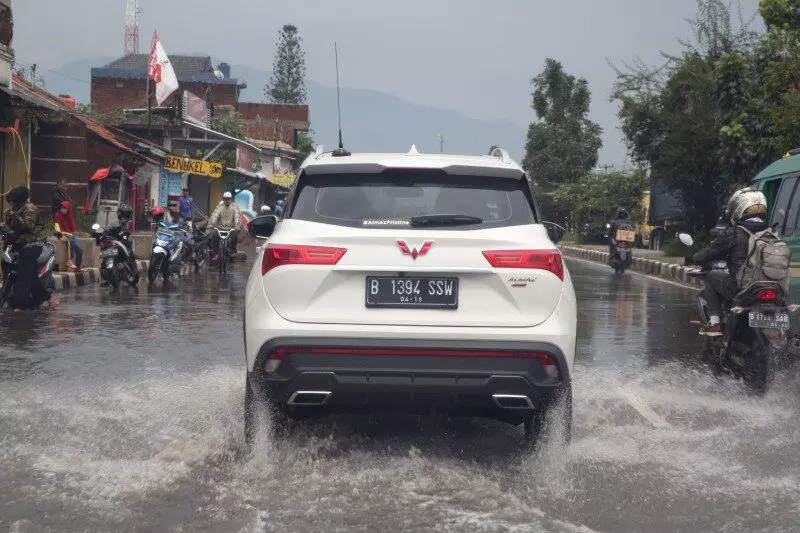 Penting fokus dalam berkendara guna hindari aquaplaning Penting fokus dalam berkendara guna hindari aquaplaning