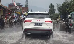 Penting fokus dalam berkendara guna hindari aquaplaning