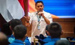 Seskab Teddy berbagi pengalaman dengan siswa SMA Taruna Nusantara