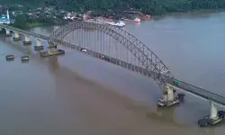 Sebulan terakhir, Jembatan Mahakam Ulu Kaltim ditabrak tongkang 2 kali