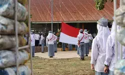 Wamendikdasmen tinjau KBM hari pertama pascabencana Padang