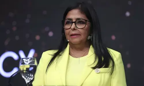 Trump dilaporkan kirim peringatan ke pimpinan sementara Venezuela