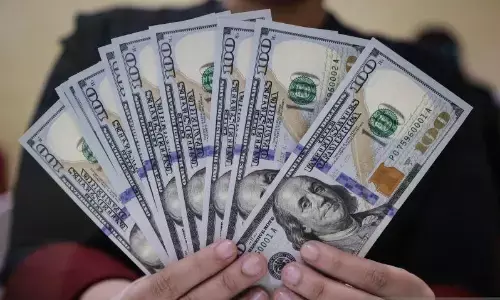 Rupiah melemah seiring ketidakpastian arah kebijakan suku bunga Fed