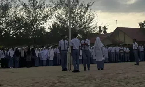 SMAN 4 Aceh Tamiang kini bersih dan memulai semester baru pascabanjir . SMAN 4 Aceh Tamiang kini bersih dan memulai semester baru pascabanjir .