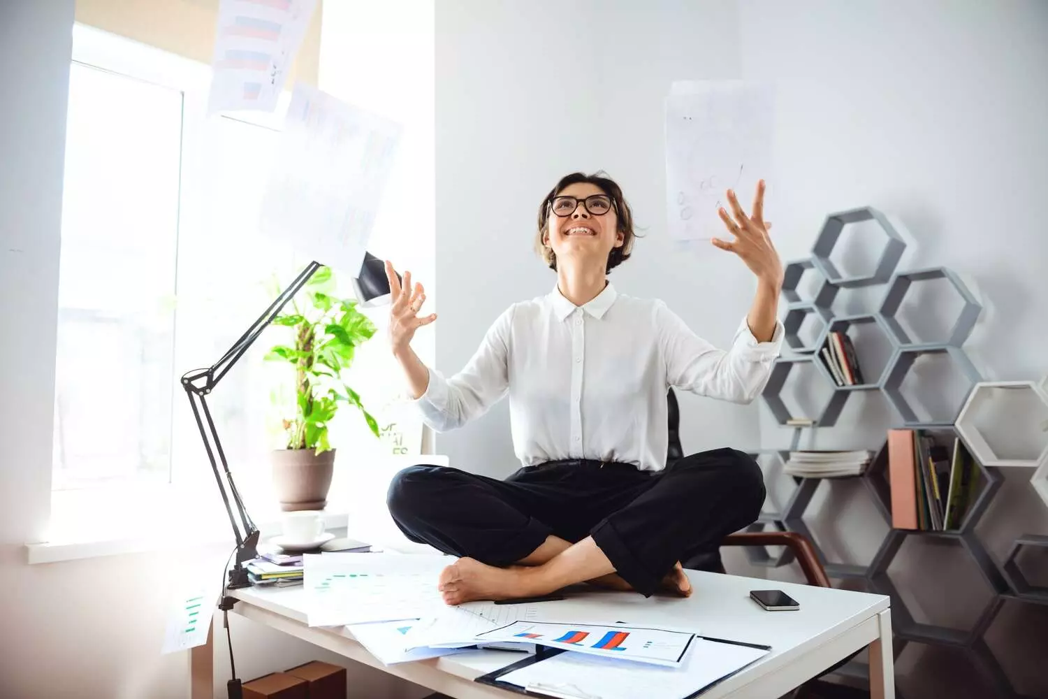 Work-Life Balance itu mitos atau bisa dicapai? Work-Life Balance itu mitos atau bisa dicapai?