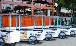 Dukung penguatan ekonomi, PKL di Kudus dapat bantuan gerobak dan tenda